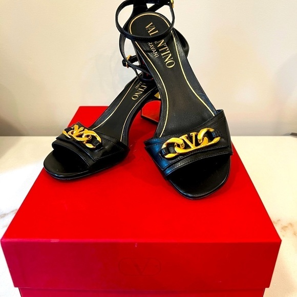 Valentino Garavani Shoes - Valentino Garavani Nero block heel sandals
